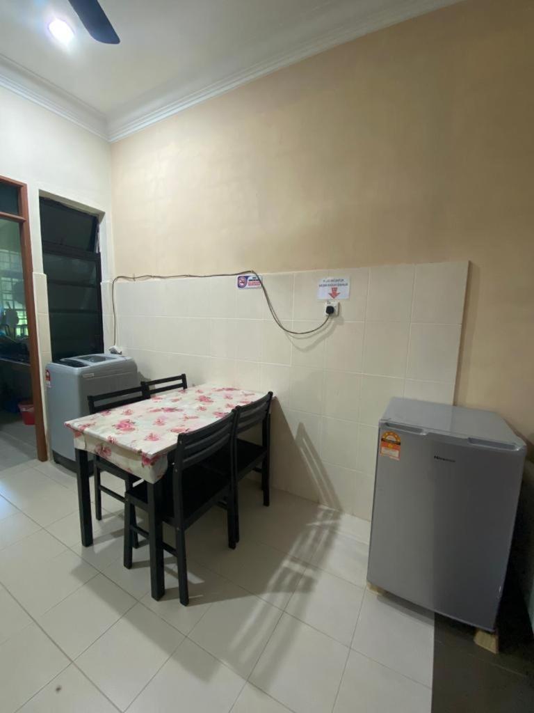 Homestay Tok Ma 1 Alur Tuman Marang Exteriör bild