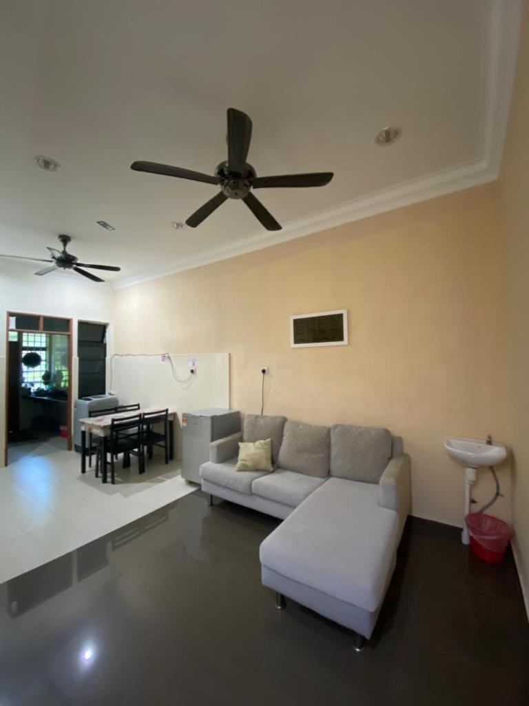 Homestay Tok Ma 1 Alur Tuman Marang Exteriör bild